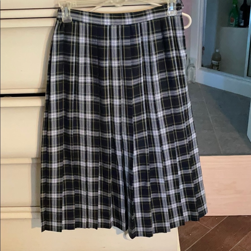 31 in green black and white plaid skirt. Size 8.